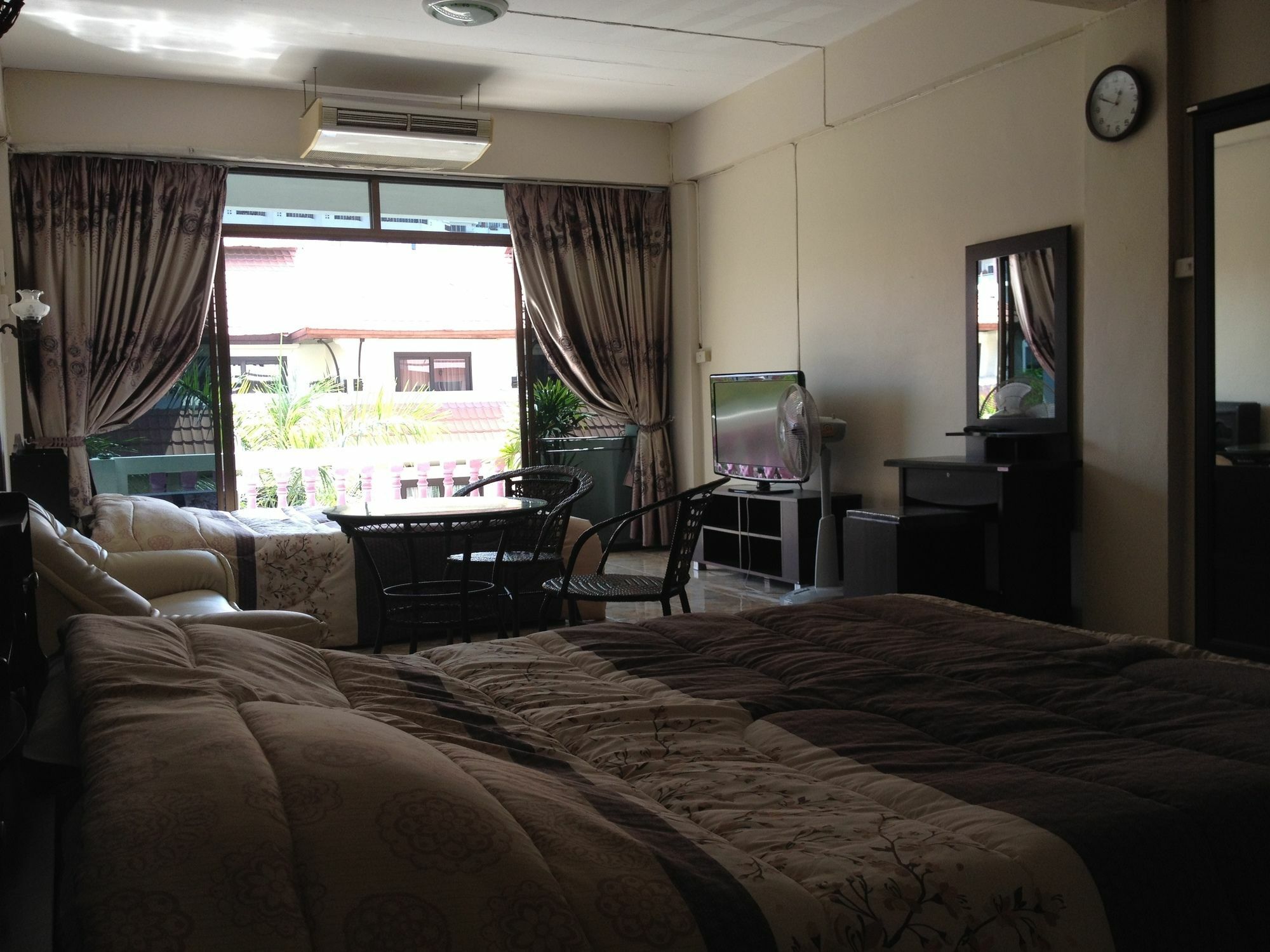 חוף ג'ומטיין Artem'S Guesthouse מראה חיצוני תמונה
